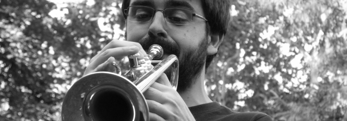 Musicista Cataldo Barreca suona la tromba